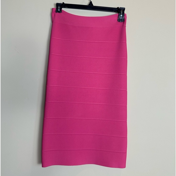 BCBG MAXAZRIA vibrant pink bodycon skirt in medium - Picture 3 of 4
